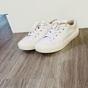 TOMS Women’s size 7 White Leather Lace Up Sneakers